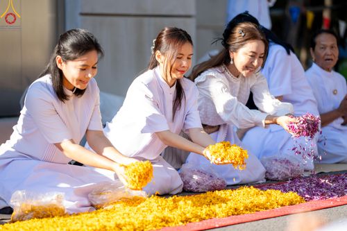 ภาพ No.105694:พิธีต้อนรับพระธรรมยาตรา ในโครงการธรรมยาตรากตัญญูบูชา มหาปูชนียาจารย์ พระมงคลเทพมุนี(สด จนฺทสโร) พระผู้ปราบมาร อนุสรณ์สถาน 7 แห่ง ปีที่ 12 วันที่ 3 มกราคม พ.ศ. 2567 ณ อนุสรณ์สถานโลตัสแลนด์ จ.สุพรรณบุรี