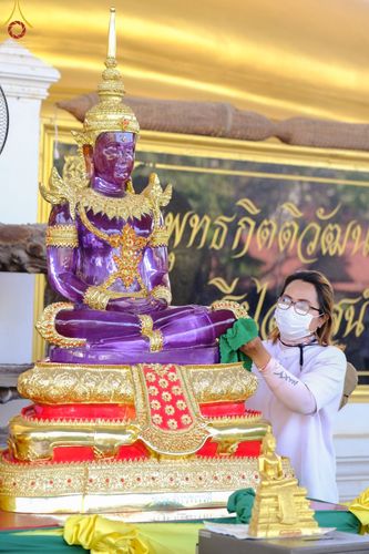 ภาพ No.71708:พระธรรมยาตรา ปฏิบัติศาสนกิจ ทำนุบำรุงศาสนสถาน, สวดธรรมจักร ,ปฏิบัติธรรม ร่วมกับชุมชน,นักเรียนเด็กดีวีสตาร์ และร่วมพิธีทอดผ้าป่าบำรุงศาสนสถาน ในโครงการธรรมยาตรากตัญญูบูชา มหาปูชนียาจารย์ พระมงคลเทพมุนี(สด จนฺทสโร) พระผู้ปราบมาร อนุสรณ์สถาน 7 แห่ง ปีที่ 11