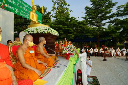 ภาพ No.81324:พิธีตักบาตรพระ ๑,๐๒๘ รูป ถวายเป็นพุทธบูชา เนื่องในสัปดาห์วิสาขบูชาโลก  ช่วยคณะสงฆ์ ๓๒๓ วัด ๔ จังหวัดชายแดนใต้ วันอาทิตย์ที่ ๒๘ พฤษภาคม พ.ศ.๒๕๖๖ ณ ศูนย์ปฎิบัติธรรมดอยหล่อ อำเภอดอยหล่อ จังหวัดเชียงใหม่