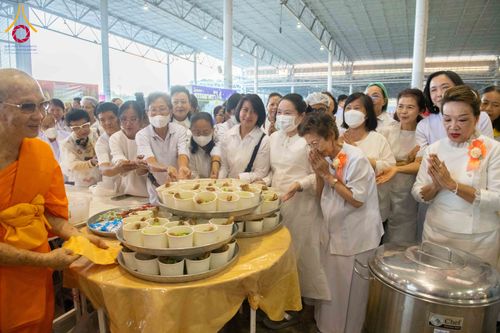 ภาพ No.303884:วันที่ 28 มกราคม พ.ศ. 2569 พิธีถวายภัตตาหารเป็นสังฆทาน แด่พระธรรมยาตรา ณ วัดพระธรรมกาย  จังหวัดปทุมธานี ในโครงการธรรมยาตรา กตัญญูบูชา มหาปูชนียาจารย์ พระมงคลเทพมุนี(สด จนฺทสโร) พระผู้ปราบมาร อนุสรณ์สถาน 7 แห่ง ปีที่ 14