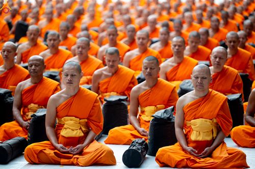 ภาพ No.288436:วันที่ 4 มกราคม พ.ศ. 2569 พระธรรมยาตราปฏิบัติธรรม และถ่ายภาพหมู่ประวัติศาสตร์ ในโครงการธรรมยาตรา กตัญญูบูชา มหาปูชนียาจารย์ พระมงคลเทพมุนี(สด จนฺทสโร) พระผู้ปราบมาร อนุสรณ์สถาน 7 แห่ง ปีที่ 14 ณ อนุสรณ์สถานมหาวิหารพระมงคลเทพมุนี (โลตัสแลนด์) อ.สองพี่น้อง