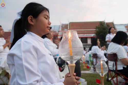 ภาพ No.297051:วันที่ 17 มกราคม พ.ศ. 2569 พิธีจุดประทีปถวายเป็นพุทธบูชา และบูชาธรรมมหาปูชนียาจารย์ (ภาพชุดที่ 2) ณ วัดโบสถ์บน ต.บางคูเวียง จ.นนทบุรี อนุสรณ์สถานลำดับที่ 4 สถานที่เกิดด้วยกายธรรม ในโครงการธรรมยาตรา กตัญญูบูชา มหาปูชนียาจารย์ พระมงคลเทพมุนี(สด จนฺทสโร) พร