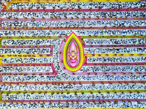 ภาพ No.287519:วันที่ 3 มกราคม พ.ศ. 2569 พิธีต้อนรับพระธรรมยาตรา ในโครงการธรรมยาตรา กตัญญูบูชา มหาปูชนียาจารย์ พระมงคลเทพมุนี(สด จนฺทสโร) พระผู้ปราบมาร อนุสรณ์สถาน 7 แห่ง ปีที่ 14 ณ อนุสรณ์สถานมหาวิหารพระมงคลเทพมุนี (โลตัสแลนด์) อ.สองพี่น้อง จ.สุพรรณบุรี