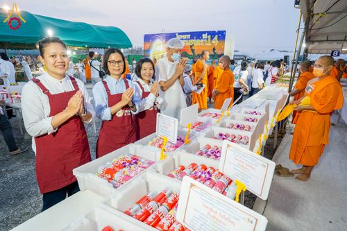 ภาพ No.300178:วันที่ 22 มกราคม พ.ศ. 2569 พิธีถวายภัตตาหารเป็นสังฆทาน แด่พระธรรมยาตรา ณ อนุสรณ์สถานบางปลา วัดบางปลา อำเภอบางเลน จังหวัดนครปฐม ในโครงการธรรมยาตรา กตัญญูบูชา มหาปูชนียาจารย์ พระมงคลเทพมุนี(สด จนฺทสโร) พระผู้ปราบมาร อนุสรณ์สถาน 7 แห่ง ปีที่ 14