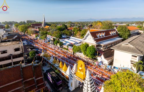 ภาพ No.311233:วันเสาร์ที่ 28 กุมภาพันธ์ พ.ศ. 2569 พิธีตักบาตรพระมหากุศล 11,250 รูป เฉลิมฉลอง 1,250 ปีศรีธรรมราชเจดีย์ สู่มรดกโลก ณ ถนนราชดำเนิน บริเวณหน้าวัดพระมหาธาตุวรมหาวิหาร อ.เมือง จ.นครศรีธรรมราช