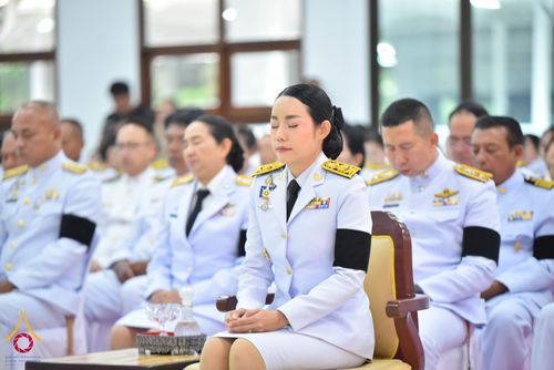 ภาพ No.344237:วันที่ 12 สิงหาคม พ.ศ. 2569  พสกนิกรชาวอำเภอคลองหลวง พร้อมใจร่วมพิธีสวดพระพุทธมนต์และทำบุญตักบาตรถวายพระราชกุศล เนื่องในวันคล้ายวันพระราชสมภพ สมเด็จพระบรมราชชนนีพันปีหลวง และวันแม่แห่งชาติ 12 สิงหาคม 2569