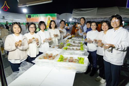 ภาพ No.290718:วันที่ 9 มกราคม พ.ศ. 2569 พิธีถวายภัตตาหารเป็นสังฆทาน แด่พระธรรมยาตรา ณ อนุสรณ์สถานคลองบางนางแท่น อ.สามพราน จ.นครปฐม ในโครงการธรรมยาตรา กตัญญูบูชา มหาปูชนียาจารย์ พระมงคลเทพมุนี(สด จนฺทสโร) พระผู้ปราบมาร อนุสรณ์สถาน 7 แห่ง ปีที่ 14