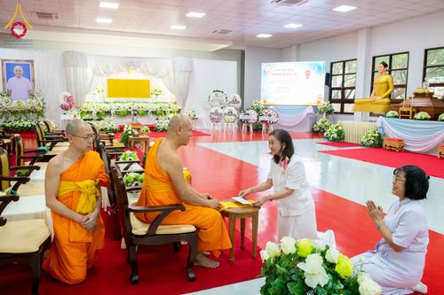 ภาพ No.314418:วันพฤหัสบดีที่ 19 มีนาคม พ.ศ. 2569 พิธีบำเพ็ญกุศล คุณพ่อณรงค์ จินตมากุล โยมบิดา พระครูปลัดรัตนวีรวัฒน์ (รังสฤษดิ์ อิทฺธิจินตโก) ที่ปรึกษาเจ้าคณะจังหวัดปทุมธานี เจ้าอาวาสวัดพระธรรมกาย  ณ ห้องปลูกศรัทธา 2 วัดพระธรรมกาย ปทุมธานี