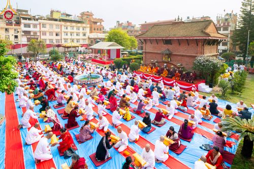 ภาพ No.313440:วันพฤหัสบดีที่ 12 มีนาคม พ.ศ. 2569 พิธีมอบบาตรและผ้าไตรในโครงการบรรพชาสามเณร 500 รูป  ณ นาคบาฮาล (Nagbahal) ประเทศเนปาล