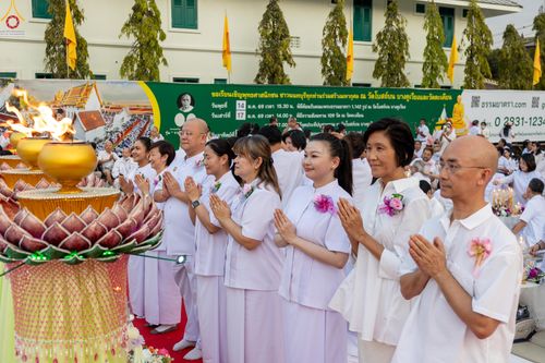 ภาพ No.297035:วันที่ 17 มกราคม พ.ศ. 2569 พิธีจุดประทีปถวายเป็นพุทธบูชา และบูชาธรรมมหาปูชนียาจารย์ (ภาพชุดที่ 2) ณ วัดโบสถ์บน ต.บางคูเวียง จ.นนทบุรี อนุสรณ์สถานลำดับที่ 4 สถานที่เกิดด้วยกายธรรม ในโครงการธรรมยาตรา กตัญญูบูชา มหาปูชนียาจารย์ พระมงคลเทพมุนี(สด จนฺทสโร) พร