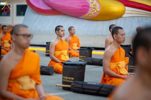 ภาพ No.297296:วันที่ 15 มกราคม พ.ศ.2569 พระธรรมยาตราปฏิบัติธรรมและถ่ายภาพหมู่ประวัติศาสตร์ อนุสรณ์สถานลำดับที่ 4 สถานที่เกิดด้วยกายธรรม  ณ วัดโบสถ์บน ต.บางคูเวียง จ.นนทบุรี ในโครงการธรรมยาตรา กตัญญูบูชา มหาปูชนียาจารย์ พระมงคลเทพมุนี(สด จนฺทสโร) พระผู้ปราบมาร อนุสรณ์ส