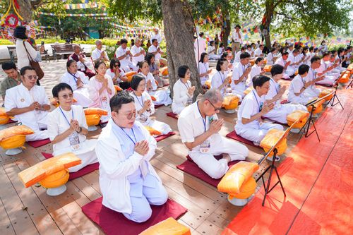 ภาพ No.314182:วันจันทร์ที่ 16 มีนาคม พ.ศ. 2569 พิธีถวายบาตรอัฐบริขาร และพิธีขอนิสัยแก่สามเณรธรรมทายาท 500 รูป ณ วิหารมายาเทวี ประเทศเนปาล