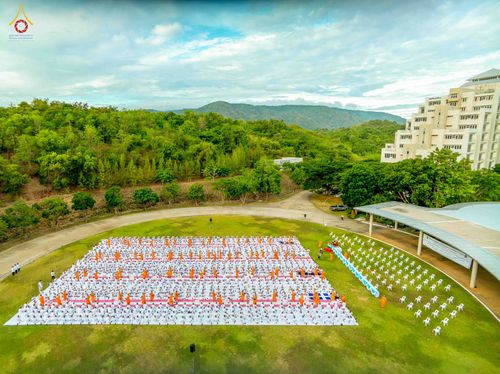 ภาพ No.341016:วันที่ 26 กรกฎาคม พ.ศ. 2569 โครงการพัฒนาคุณธรรม จริยธรรม สำหรับนักเรียนนายสิบตำรวจ (นสต.) รุ่นที่ 17 ศูนย์ฝึกอบรมตำรวจภูธรภาค 1 ได้จัดกิจกรรม ตักบาตรเพื่อน้อมอุทิศถวายเพื่อเป็นพระราชกุศลฯ  และปฏิบัติธรรม ติวธรรมมะ ณ ศูนย์ปฏิบัติธรรมเวิล์ดพีช วัลเล่ย์ (Wo