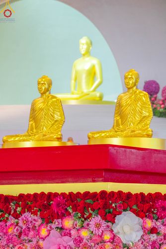 ภาพ No.78911:พิธีตักบาตร ข้าวสารอาหารแห้ง พิธีบูชาข้าวพระ ในวันอาทิตย์ต้นเดือนที่ 2 เมษายน พ.ศ. 2566