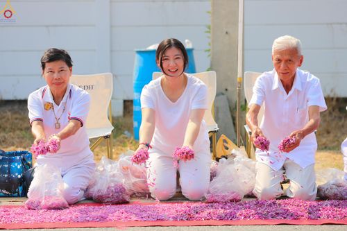 ภาพ No.299308:วันที่ 18 มกราคม พ.ศ. 2569 พิธีต้อนรับพระธรรมยาตรา ณ อนุสรณ์สถานลำดับที่ 5 สถานที่เผยแผ่วิชชาธรรมกายครั้งแรก อนุสรณ์สถานบางปลา วัดบางปลา อำเภอบางเลน จังหวัดนครปฐม ในโครงการธรรมยาตรา กตัญญูบูชา มหาปูชนียาจารย์ พระมงคลเทพมุนี(สด จนฺทสโร) พระผู้ปราบมาร อนุส