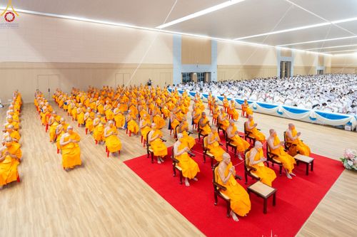 ภาพ No.84768:พิธีบรรจุพระบรมสารีริกธาตุภายในเกตุดอกบัวตูม องค์พระประธาน ณ ห้องแก้วสารพัดนึก 2 วัดพระธรรมกาย ในวันอาสาฬหบูชา อังคารที่ 1 สิงหาคม พ.ศ.2566