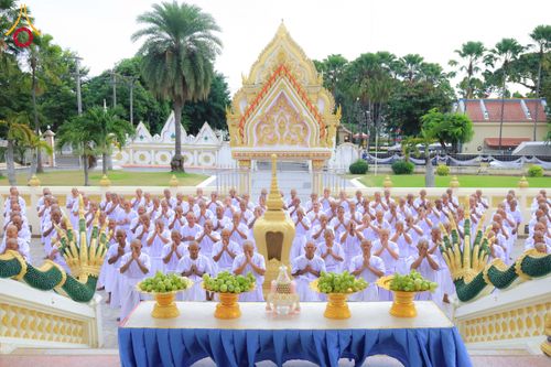 ภาพ No.278598:วันอาทิตย์ที่ 14 ธันวาคม พ.ศ.2568  พิธีเวียนประทักษิณ พิธีวันทาสีมาพระประธาน โครงการบวชบูชาธรรมมหาปูชนียาจารย์ ของศูนย์ปฏิบัติธรรมบุรีรัมย์ ณ วัดกลาง พระอารามหลวง จังหวัดบุรีรัมย์