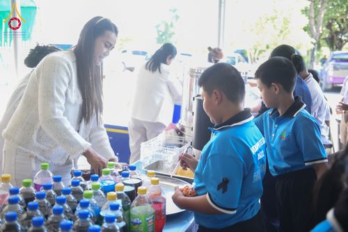 ภาพ No.282048:วันศุกร์ที่ 19 ธันวาคม พ.ศ. 2568 พิธีมอบโล่และใบประกาศเกียรติคุณ โครงการเจริญพระพุทธมนต์ธัมมจักกัปปวัตตนสูตร และวันรวมพลังเด็กดีV-Star ดาวแห่งความดี ผู้นำฟื้นฟูศีลธรรมโลกจังหวัดสระบุรี ณ ศูนย์ปฏิบัติธรรมสระบุรี