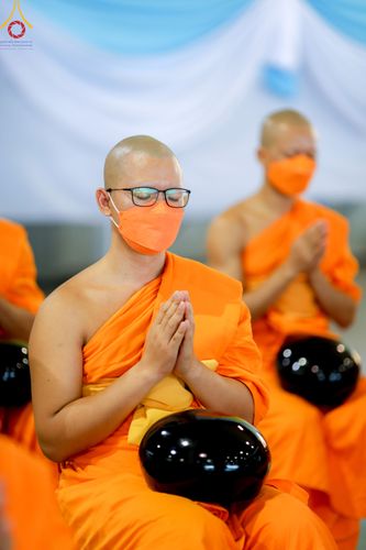 ภาพ No.78815:พิธีตักบาตร ข้าวสารอาหารแห้ง พิธีบูชาข้าวพระ ในวันอาทิตย์ต้นเดือนที่ 2 เมษายน พ.ศ. 2566