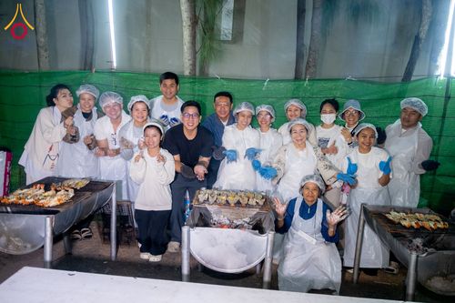 ภาพ No.292732:วันที่ 12 มกราคม พ.ศ. 2569 พิธีถวายภัตตาหารเป็นสังฆทาน แด่พระธรรมยาตรา ณ อนุสรณ์สถานมหาวิหารพระมงคลเทพมุนี (โลตัสแลนด์) อ.สองพี่น้อง จ.สุพรรณบุรี ในโครงการธรรมยาตรา กตัญญูบูชา มหาปูชนียาจารย์ พระมงคลเทพมุนี(สด จนฺทสโร) พระผู้ปราบมาร อนุสรณ์สถาน 7 แห่ง ปี