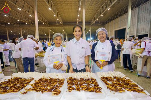 ภาพ No.303034:วันที่ 26 มกราคม พ.ศ. 2569 พิธีถวายภัตตาหารเป็นสังฆทาน แด่พระธรรมยาตรา ณ วัดพระธรรมกาย  จังหวัดปทุมธานี ในโครงการธรรมยาตรา กตัญญูบูชา มหาปูชนียาจารย์ พระมงคลเทพมุนี(สด จนฺทสโร) พระผู้ปราบมาร อนุสรณ์สถาน 7 แห่ง ปีที่ 14