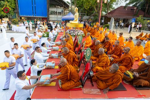 ภาพ No.313870:วันอาทิตย์ที่ 14 มีนาคม พ.ศ. 2569 ทำบุญเมืองหาดใหญ่ตักบาตรพระ 1,109 รูป เติมบุญใหญ่ หลังวิกฤตมหาอุทกภัย ณ ซุ้มประตูไชน่าทาวน์ ถนนศุภสารรังสรรค์ อ.หาดใหญ่ จ.สงขลา