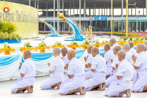 ภาพ No.341495:วันเสาร์ที่ 25 กรกฎาคม พ.ศ. 2569 พิธีเวียนประทักษิณ พิธีวันทาเจดีย์  โครงการอุปสมบทหมู่ รุ่นเข้าพรรษา ปี พ.ศ.2569 โครงการบวชพระนานาชาติ AEC และ WAB รุ่นที่ 10 ณ โบสถ์พระไตรปิฎก วัดพระธรรมกาย จ.ปทุมธานี