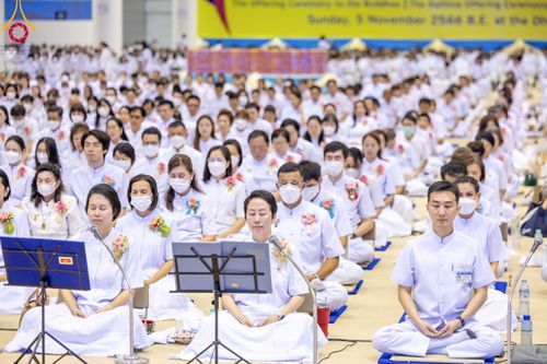 ภาพ No.92354:พิธีทอดกฐินธรรมชัยเพื่อสร้างอาคาร 115 ปี คุณยายอาจารย์มหารัตนอุบาสิกาจันทร์ ขนนกยูง อาทิตย์ต้นเดือนที่ 5 พฤศจิกายน พ.ศ. 2566 ณ วัดพระธรรมกาย จ.ปทุมธานี