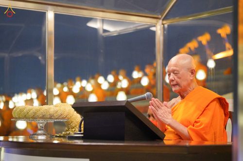 ภาพ No.81877:พิธีจุดวิสาขประทีปและเวียนประทักษิณ เนื่องในวันวิสาขบูชา วันเสาร์ที่ 3 มิถุนายน 2566 ณ ลานธรรมพระมหาธรรมกายเจดีย์ วัดพระธรรมกาย จ.ปทุมธานี