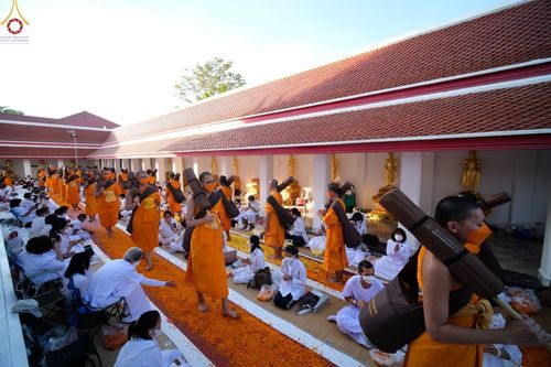 ภาพ No.70939:พิธีต้อนรับพระธรรมยาตรา ในโครงการธรรมยาตรากตัญญูบูชา มหาปูชนียาจารย์ พระมงคลเทพมุนี(สด จนฺทสโร) พระผู้ปราบมาร อนุสรณ์สถาน 7 แห่ง ปีที่ 11 วันที่ 14 มกราคม พ.ศ. 2566 ณ อนุสรณ์สถานลำดับที่ 3 สถานที่เกิดในเพศสมณะ วัดสองพี่น้อง อ.สองพี่น้อง จ.สุพรรณบุรี