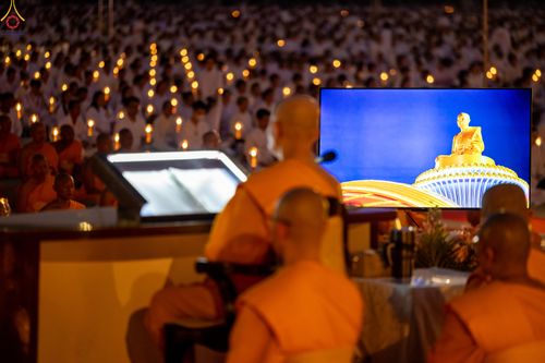 ภาพ No.308021:วันที่ 31 มกราคม พ.ศ. 2569 พิธีจุดประทีปธรรมถวายเป็นพุทธบูชา  และบูชาธรรมมหาปูชนียาจารย์ (ภาพชุดที่ 3) ณ วัดพระธรรมกาย ปทุมธานี ในโครงการธรรมยาตรา กตัญญูบูชา มหาปูชนียาจารย์ พระมงคลเทพมุนี(สด จนฺทสโร) พระผู้ปราบมาร อนุสรณ์สถาน 7 แห่ง ปีที่ 14