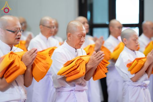 ภาพ No.286690:วันเสาร์ที่ 12 กรกฏาคม พ.ศ.2568 พิธีบรรพชาอุปสมบท  โครงการบรรพชาอุปสมบทหมู่ ธรรมทายาทนานาชาติ(ภาคภาษาจีน), โครงการบรรพชาสามเณร โรงเรียนนานาชาติ รุ่นที 14