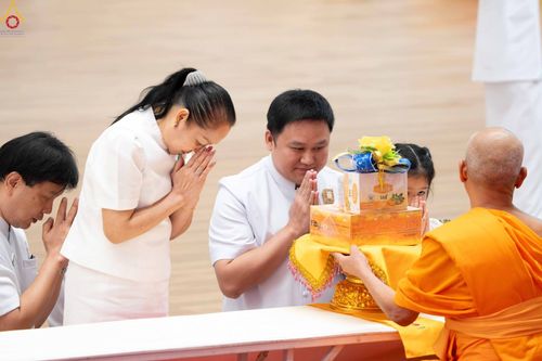 ภาพ No.343666:วันที่ 16 สิงหาคม พ.ศ.2569 พิธีถวายคิลานเภสัช และอุปกรณ์ทางการแพทย์ ณ ห้องแก้วสารพัดนึก2 วัดพระธรรมกาย