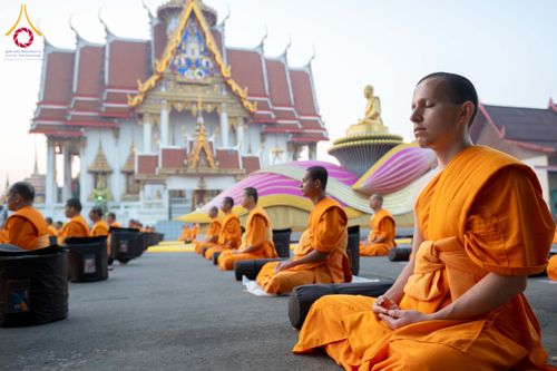 ภาพ No.297313:วันที่ 15 มกราคม พ.ศ.2569 พระธรรมยาตราปฏิบัติธรรมและถ่ายภาพหมู่ประวัติศาสตร์ อนุสรณ์สถานลำดับที่ 4 สถานที่เกิดด้วยกายธรรม  ณ วัดโบสถ์บน ต.บางคูเวียง จ.นนทบุรี ในโครงการธรรมยาตรา กตัญญูบูชา มหาปูชนียาจารย์ พระมงคลเทพมุนี(สด จนฺทสโร) พระผู้ปราบมาร อนุสรณ์ส