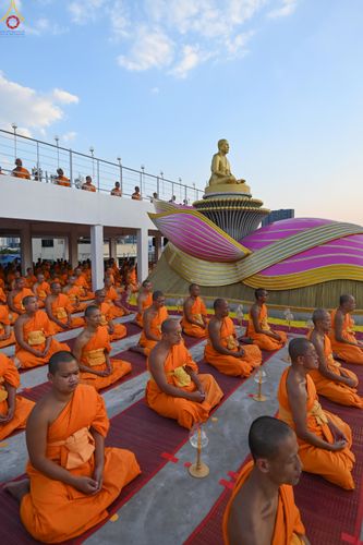 ภาพ No.302855:วันที่ 24 มกราคม พ.ศ. 2569 พิธีจุดประทีปธรรมถวายเป็นพุทธบูชา  และบูชาธรรมมหาปูชนียาจารย์  ณ อาคารธรรมยาตรา กตัญญูบูชามหาปูชนียาจารย์  ตรงข้ามวัดปากน้ำภาษีเจริญ จ.กรุงเทพมหานคร ในโครงการธรรมยาตรา กตัญญูบูชา มหาปูชนียาจารย์ พระมงคลเทพมุนี(สด จนฺทสโร) พระผู