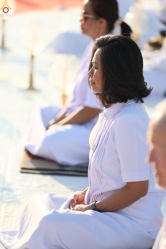 ภาพ No.302000:วันที่ 23 มกราคม พ.ศ. 2569 พิธีจุดประทีปธรรมถวายเป็นพุทธบูชา และบูชาธรรมมหาปูชนียาจารย์  ณ อนุสรณ์สถานลำดับที่ 5 สถานที่เผยแผ่วิชชาธรรมกายครั้งแรก อนุสรณ์สถานบางปลา วัดบางปลา อำเภอบางเลน จังหวัดนครปฐม ในโครงการธรรมยาตรา กตัญญูบูชา มหาปูชนียาจารย์ พระมงคล