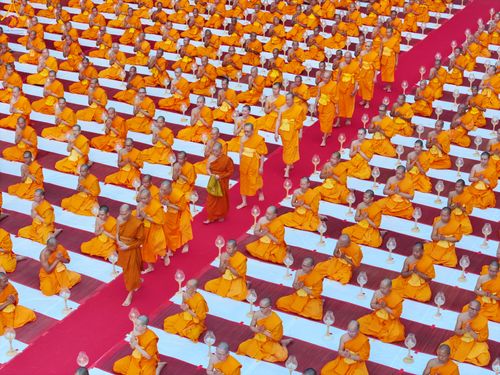 ภาพ No.289092:วันที่ 6 มกราคม พ.ศ. 2569 พิธีจุดประทีปถวายเป็นพุทธบูชา และบูชาธรรมมหาปูชนียาจารย์ ณ อนุสรณ์สถานมหาวิหารพระมงคลเทพมุนี (โลตัสแลนด์) อ.สองพี่น้อง จ.สุพรรณบุรี ในโครงการธรรมยาตรา กตัญญูบูชา มหาปูชนียาจารย์ พระมงคลเทพมุนี(สด จนฺทสโร) พระผู้ปราบมาร อนุสรณ์สถ