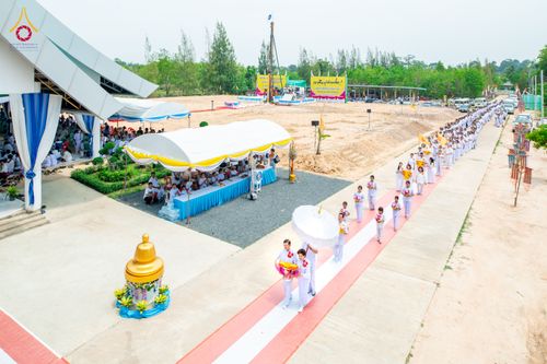 ภาพ No.327266:วันศุกร์ที่ 1 พฤษภาคม พ.ศ.2569 พิธีทอดผ้าป่า โปรยรัตนชาติ ตอกเสาเข็มมงคลต้นแรก สถาปนา “องค์พระเจดีย์เพื่อสร้างสันติภาพโลก” (แห่งแรกของภาคอีสาน) ณ ธุดงคสถานอำนาจเจริญ  อ.เมือง จ.อำนาจเจริญ