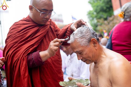 ภาพ No.313385:วันพุธที่ 11 มีนาคม พ.ศ. 2569 พิธีตัดปอยผมโครงการบรรพชาสามเณร  ณ วัดอเชศวร (Aksheswar Mahavihar) ประเทศเนปาล