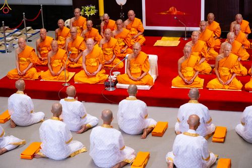 ภาพ No.330735:วันวิสาขบูชา อาทิตย์ที่ 31 พฤษภาคม พ.ศ.2569 พิธีบรรพชาสามเณรอุบาสก 11 ท่าน , พิธีถวายบาตรผ้าไตร และจตุปัจจัยไทยธรรม แด่สามเณร , พิธีอุปสมบทอุทิศชีวิต , พิธีกล่าวคำกัปปิยภัณฑ์  ณ อุโบสถพระไตรปิฎก วัดพระธรรมกาย จังหวัดปทุมธานี