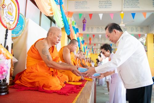 ภาพ No.291255:วันที่ 9 มกราคม พ.ศ. 2569 พิธีทอดผ้าป่าทำนุบำรุงศาสนสถาน ณ วัดนาราภิรมย์ อ.บางเลน จ.นครปฐม ในโครงการธรรมยาตรา กตัญญูบูชา มหาปูชนียาจารย์ พระมงคลเทพมุนี(สด จนฺทสโร) พระผู้ปราบมาร อนุสรณ์สถาน 7 แห่ง ปีที่ 14