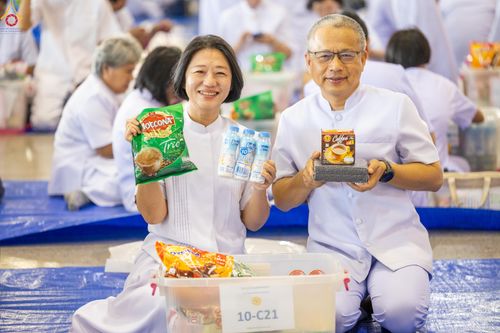 ภาพ No.318156:วันอาทิตย์ต้นเดือนที่ 5 เมษายน พ.ศ.2569 พิธีตักบาตร ณ บ้านแก้วเรือนทองคุณยายอาจารย์ฯ วัดพระธรรมกาย