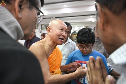 ภาพ No.278927:วันที่ 4 พฤศจิกายน 2568 กฐินสมทบวัดต่างประเทศ โดยคณะศิษยานุศิษย์ บูชาธรรม 81 ปี หลวงพ่อธัมมชโย ณ วัดพุทธบังคลาเทศ พุทธคยา ประเทศอินเดีย