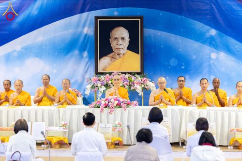 ภาพ No.292565:วันที่ 12 มกราคม พ.ศ. 2569 พิธีถวายภัตตาหารเป็นสังฆทาน แด่พระธรรมยาตรา ณ อนุสรณ์สถานมหาวิหารพระมงคลเทพมุนี (โลตัสแลนด์) อ.สองพี่น้อง จ.สุพรรณบุรี ในโครงการธรรมยาตรา กตัญญูบูชา มหาปูชนียาจารย์ พระมงคลเทพมุนี(สด จนฺทสโร) พระผู้ปราบมาร อนุสรณ์สถาน 7 แห่ง ปี