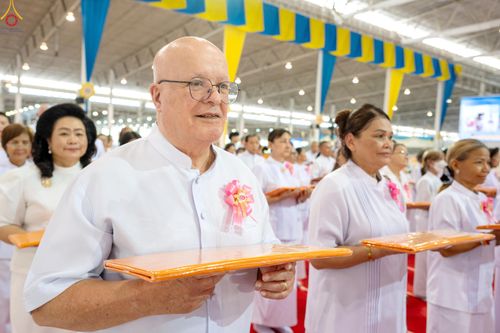 ภาพ No.318453:วันอาทิตย์ต้นเดือนที่ 5 เมษายน พ.ศ.2569 พิธีทอดผ้าป่าสมทบมหาสังฆทาน 40,000 กว่าวัดทั่วประเทศ ณ สภาธรรมกายสากล วัดพระธรรมกาย