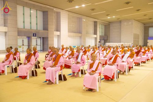 ภาพ No.325647:วันที่ 26 เมษายน พ.ศ.2569 กิจกรรมงานบุญวันอาทิตย์ สาธุชนปฏิบัติธรรมร่วมกัน ณ ห้องแก้วสารพัด 1 วัดพระธรรมกาย ปทุมธานี