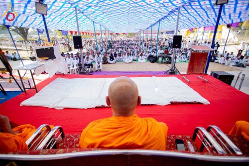 ภาพ No.283762:วันที่ 6-7 ธันวาคม พ.ศ. 2568  พิธีรับมอบหนังสือแสดงเจตจำนงถวายสิทธิครอบครองและใช้ประโยชน์วัดสันติวัน เมืองนาคปูร์  พิธีจุดโคมประทีปถวายเป็นพุทธบูชา และอุทิศบุญกุศลแด่ ดร.บี.อาร์. อัมเบดการ์  พิธีบูชาข้าวพระถ่ายทอดสดจากประเทศไทย