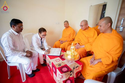 ภาพ No.283726:วันที่ 6-7 ธันวาคม พ.ศ. 2568  พิธีรับมอบหนังสือแสดงเจตจำนงถวายสิทธิครอบครองและใช้ประโยชน์วัดสันติวัน เมืองนาคปูร์  พิธีจุดโคมประทีปถวายเป็นพุทธบูชา และอุทิศบุญกุศลแด่ ดร.บี.อาร์. อัมเบดการ์  พิธีบูชาข้าวพระถ่ายทอดสดจากประเทศไทย