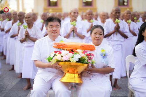 ภาพ No.278519:วันอาทิตย์ที่ 14 ธันวาคม พ.ศ.2568  พิธีเวียนประทักษิณ พิธีวันทาสีมาพระประธาน โครงการบวชบูชาธรรมมหาปูชนียาจารย์ ของศูนย์ปฏิบัติธรรมบุรีรัมย์ ณ วัดกลาง พระอารามหลวง จังหวัดบุรีรัมย์