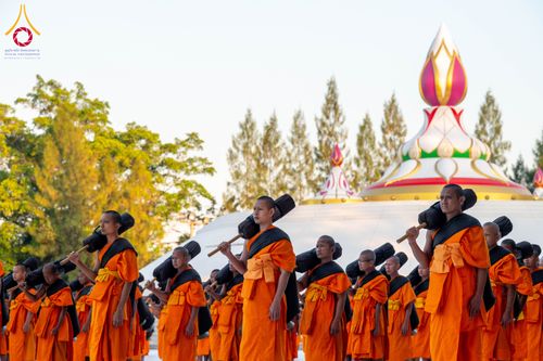 ภาพ No.290668:วันที่ 8 มกราคม พ.ศ. 2569 พระธรรมยาตราปฏิบัติธรรม และถ่ายภาพหมู่ประวัติศาสตร์ ในโครงการธรรมยาตรา กตัญญูบูชามหาปูชนียาจารย์ พระมงคลเทพมุนี(สด จนฺทสโร) พระผู้ปราบมาร อนุสรณ์สถาน 7 แห่ง ปีที่ 14 ณ อนุสรณ์สถานคลองบางนางแท่น อ.สามพราน จ.นครปฐม